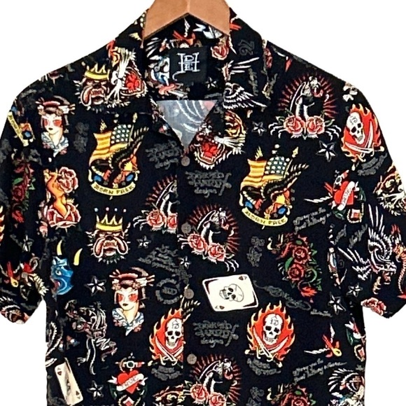 ED Hardy Unisex Black Flash Board Camp Shirt Roses Hearts Size Small - Picture 3 of 6